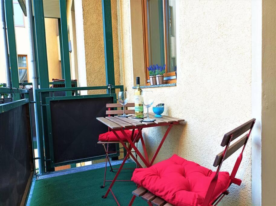 Modernes Apartment Mit Balkon Magdeburg Bagian luar foto
